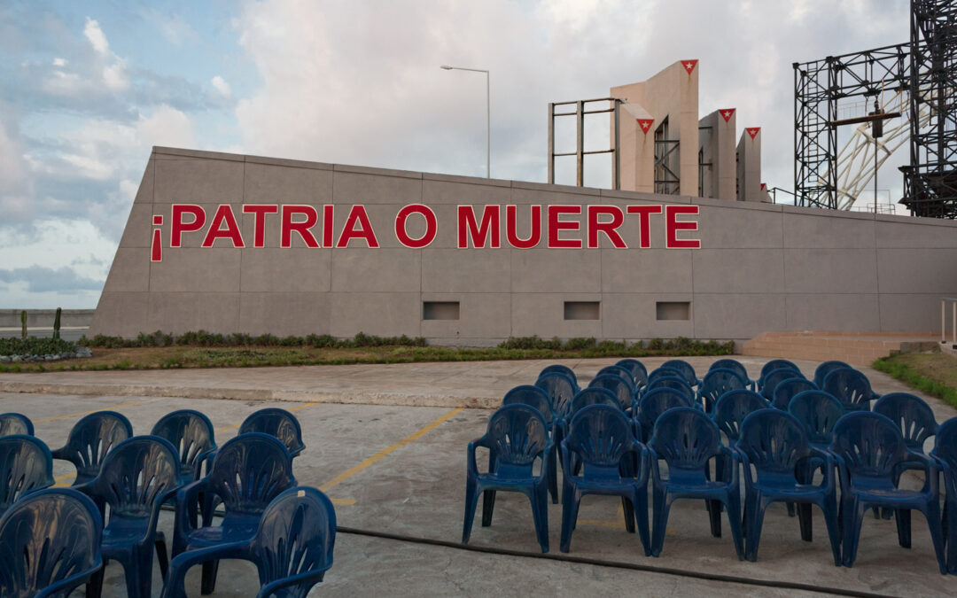 Cincuenta y ocho sillas