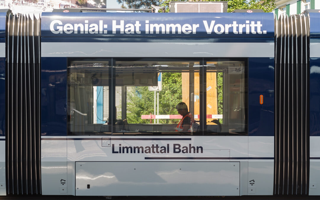 Die Bahn als Stadtmacherin: Eine Fotoserie über die neue Limmattalbahn für Hochparterre